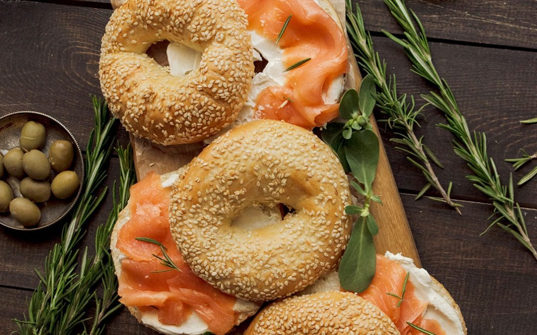 Bagels de salmón ahumado y queso crema